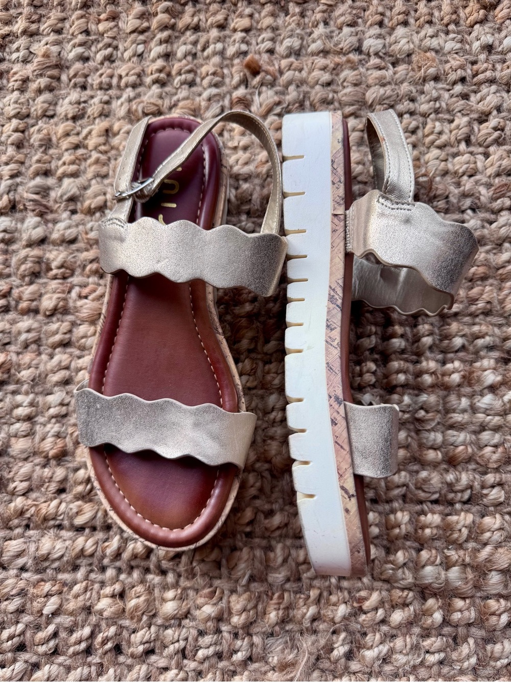 Unisa Gold Scallop-Strap Leather Platform Sandals - Picture 3 of 6